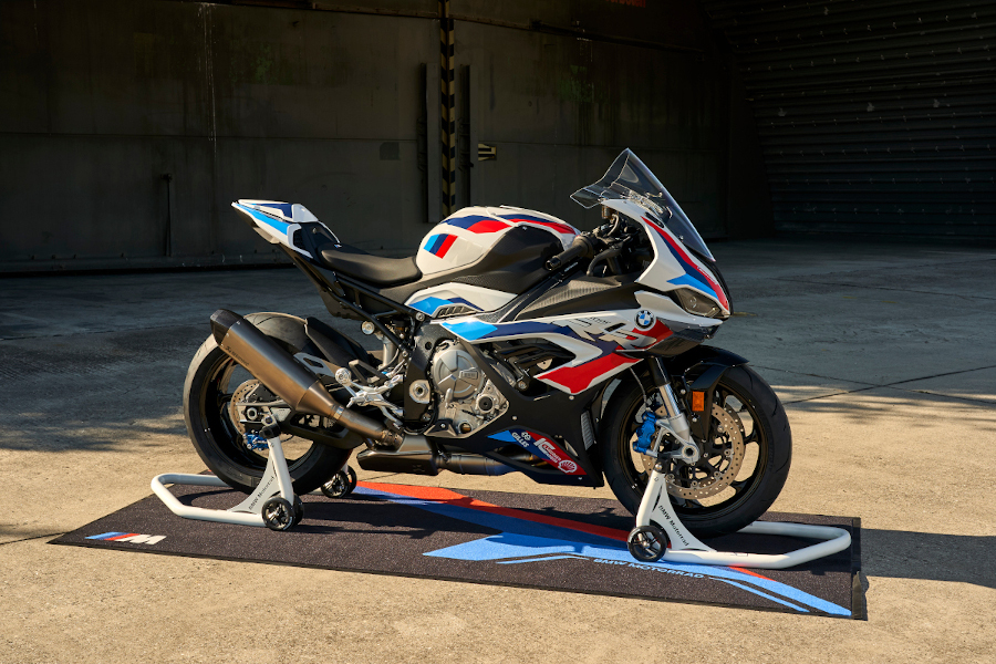 nuova BMW M1000RR 2021