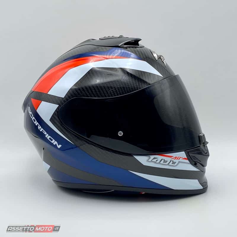 casco in fibra di carbonio