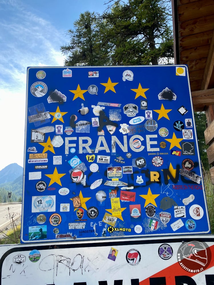 in moto in Francia obblighi e consigli