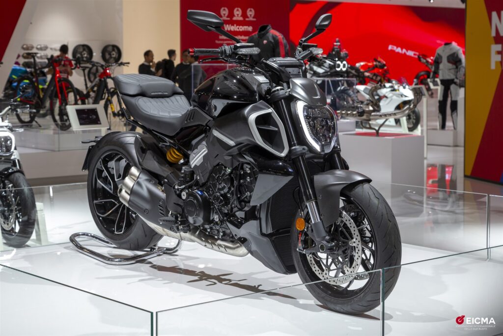 Ducati Diavel V4 2023 novità eicma 2022